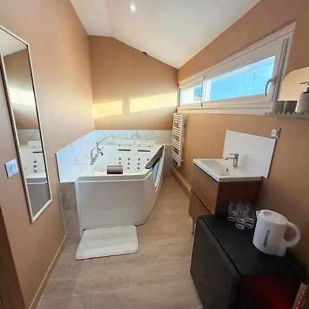 Le Rubis Avec Baignoire Balneo